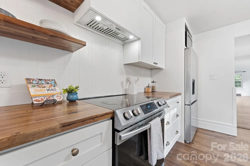 1686 Dutch Cove Road Canton, NC 28716
