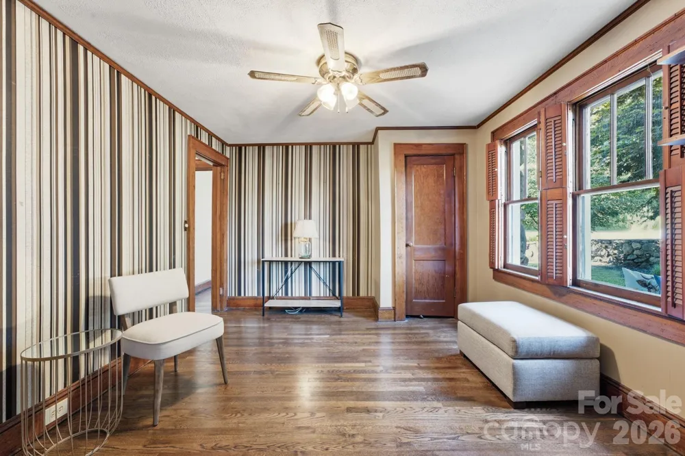 1686 Dutch Cove Road Canton, NC 28716