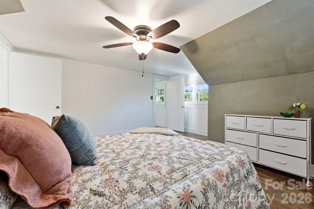 1686 Dutch Cove Road Canton, NC 28716