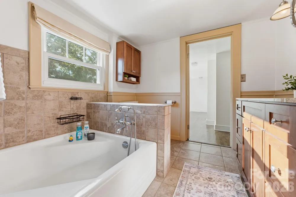 1686 Dutch Cove Road Canton, NC 28716
