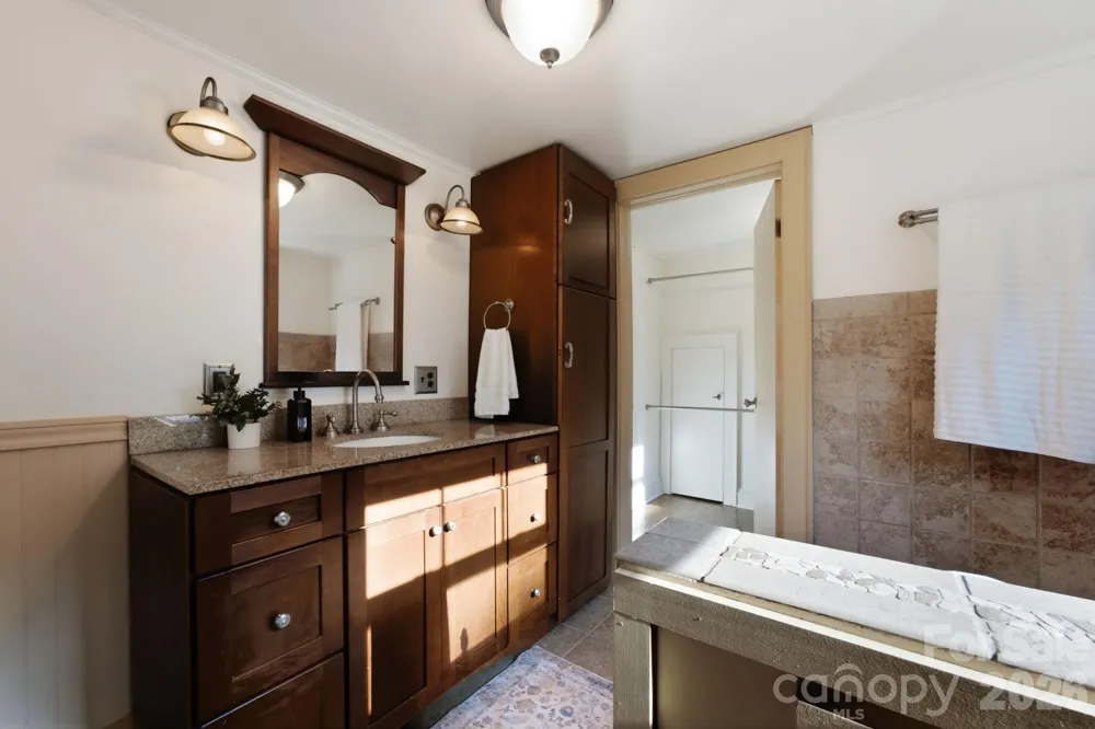 1686 Dutch Cove Road Canton, NC 28716