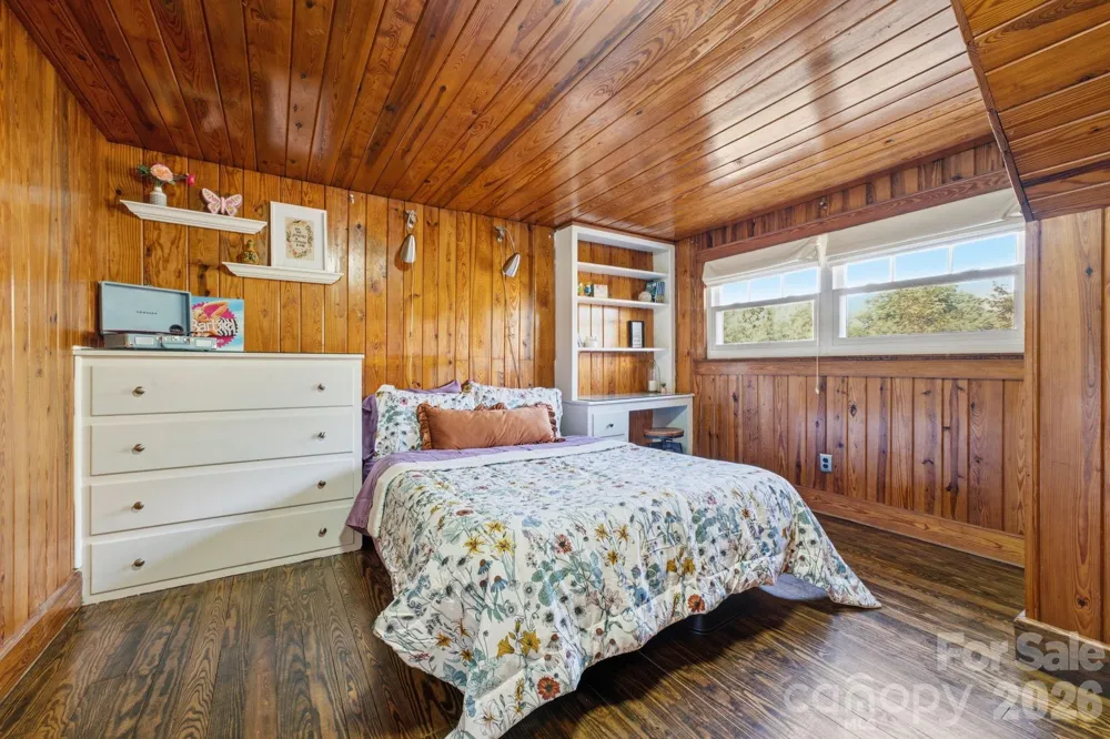 1686 Dutch Cove Road Canton, NC 28716