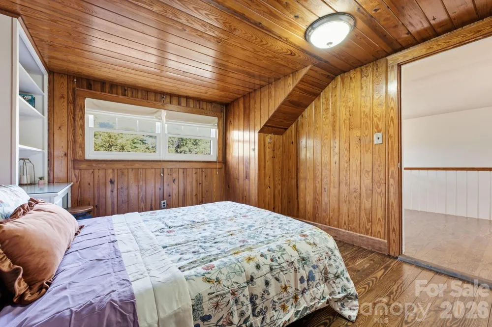 1686 Dutch Cove Road Canton, NC 28716