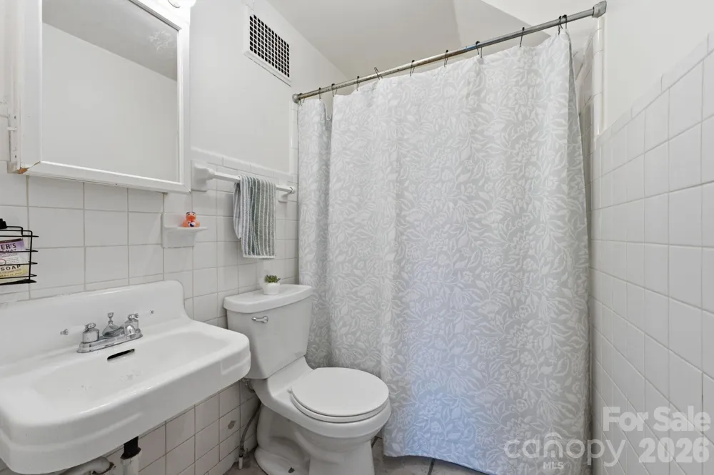 1686 Dutch Cove Road Canton, NC 28716