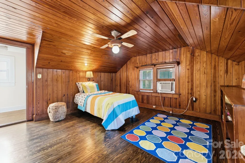 1686 Dutch Cove Road Canton, NC 28716