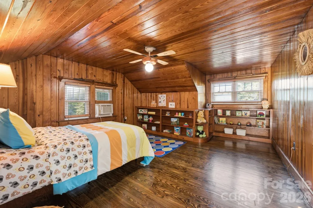 1686 Dutch Cove Road Canton, NC 28716
