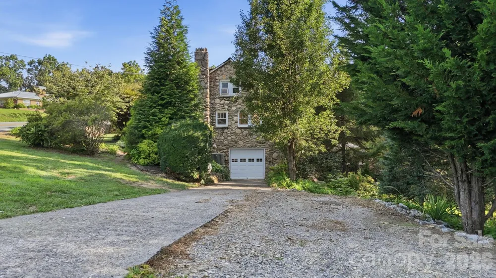 1686 Dutch Cove Road Canton, NC 28716