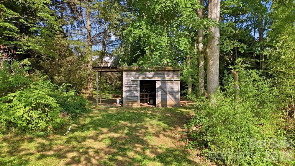 1686 Dutch Cove Road Canton, NC 28716