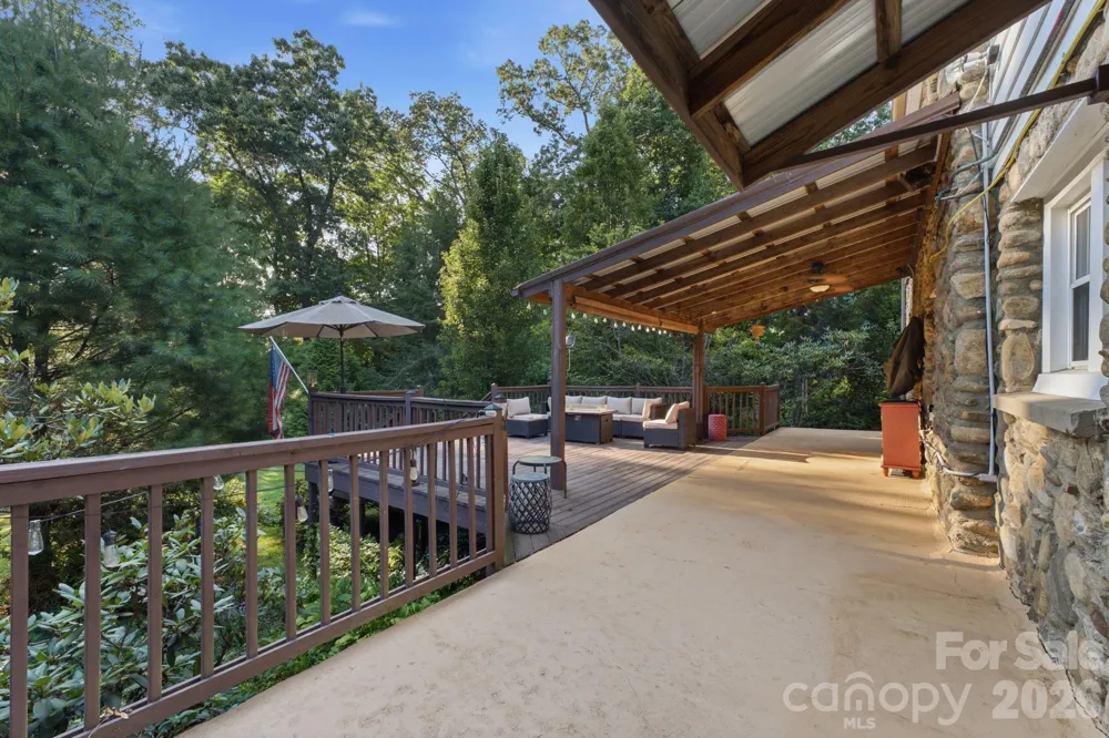 1686 Dutch Cove Road Canton, NC 28716