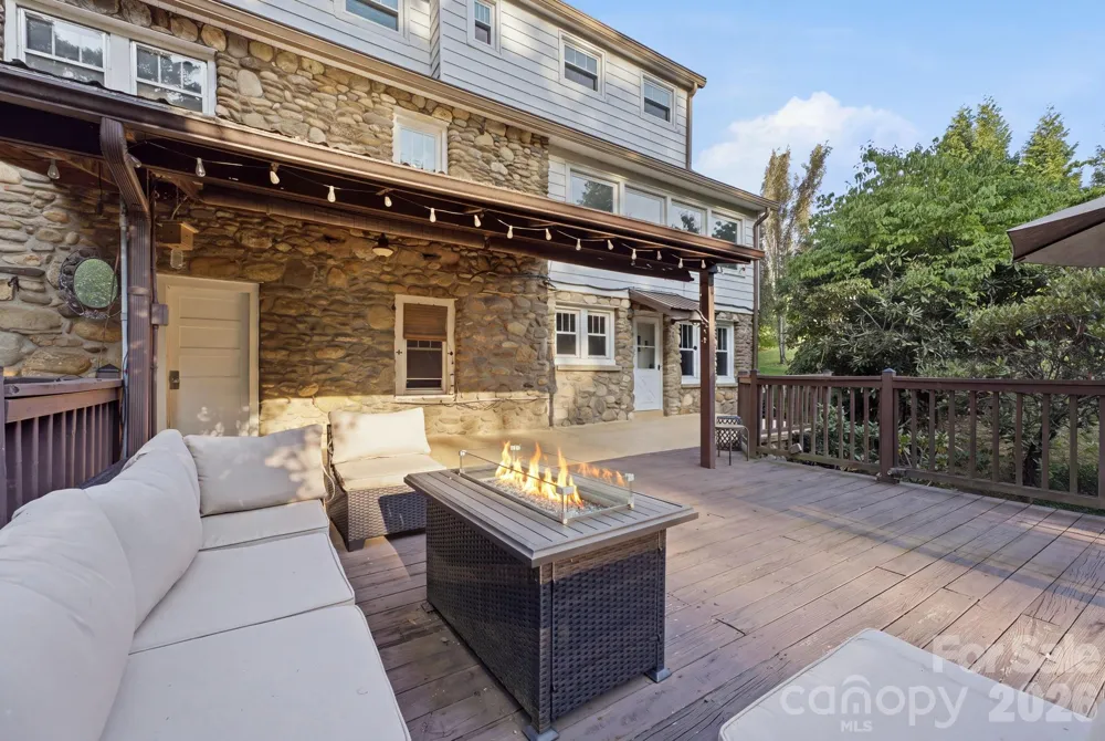 1686 Dutch Cove Road Canton, NC 28716