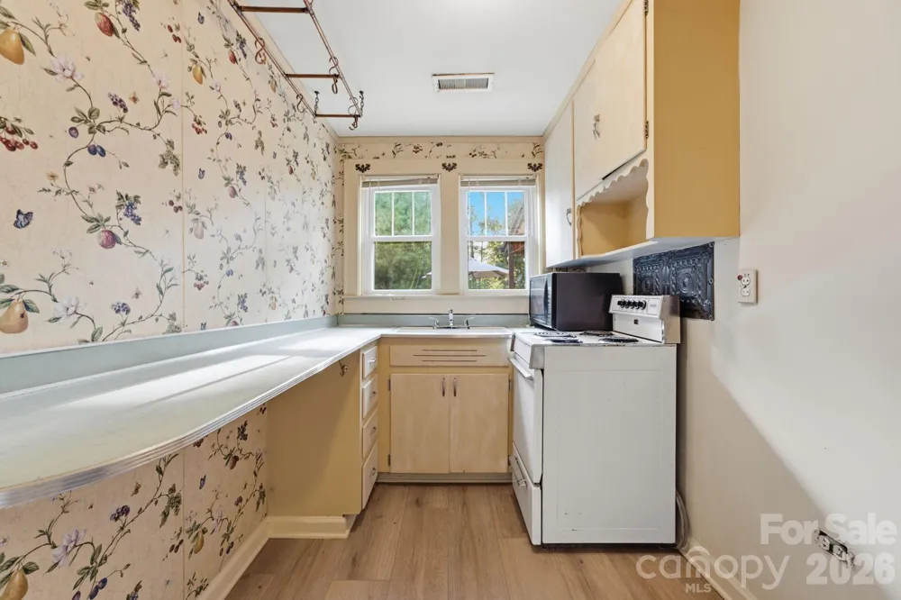 1686 Dutch Cove Road Canton, NC 28716