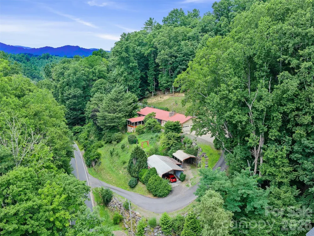 1065 Upper Pig Pen Road Green Mountain, NC 28740