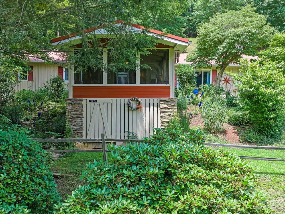 1065 Upper Pig Pen Road Green Mountain, NC 28740