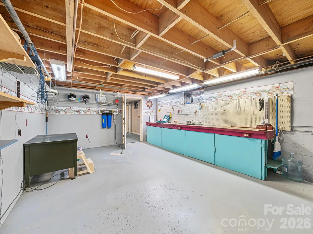 1065 Upper Pig Pen Road Green Mountain, NC 28740