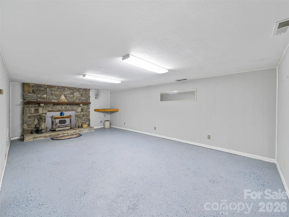 1065 Upper Pig Pen Road Green Mountain, NC 28740