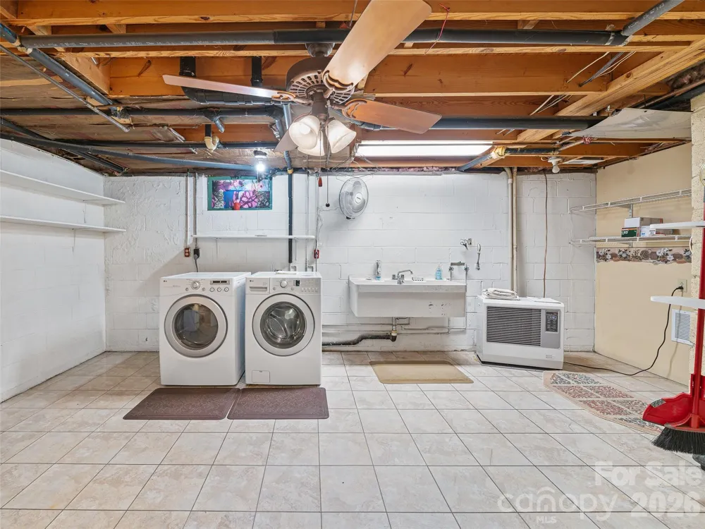 1065 Upper Pig Pen Road Green Mountain, NC 28740