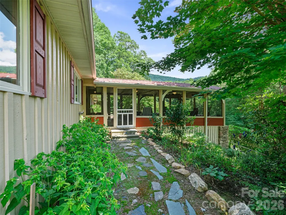 1065 Upper Pig Pen Road Green Mountain, NC 28740