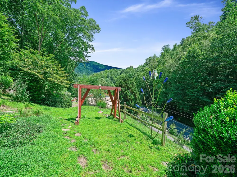 1065 Upper Pig Pen Road Green Mountain, NC 28740