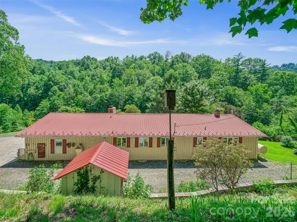 1065 Upper Pig Pen Road Green Mountain, NC 28740