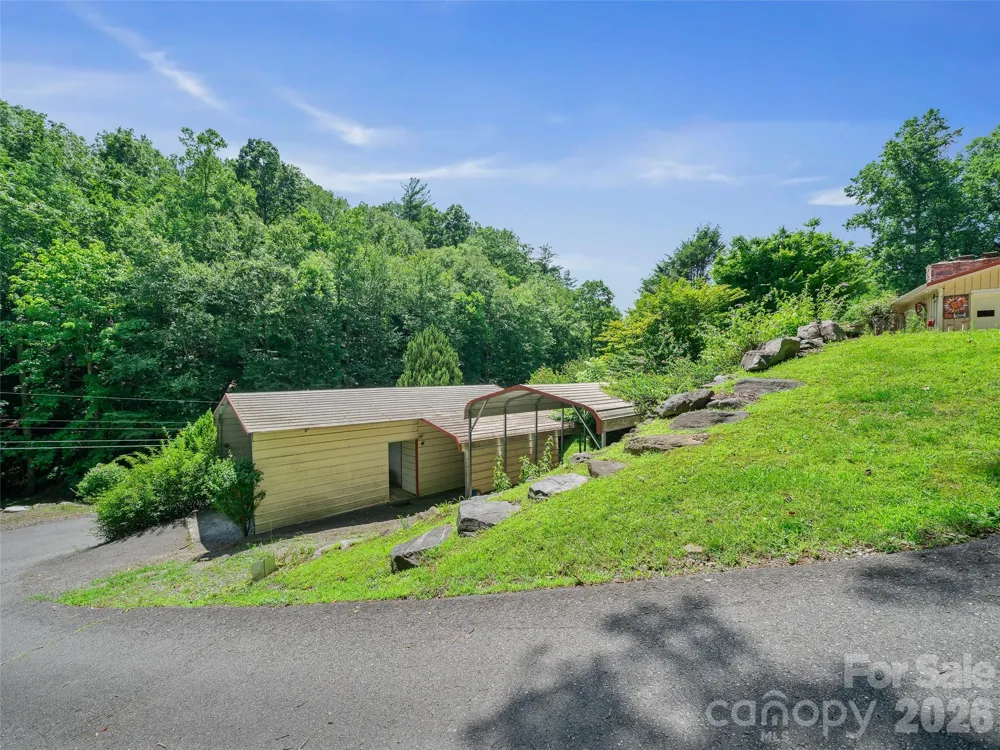 1065 Upper Pig Pen Road Green Mountain, NC 28740