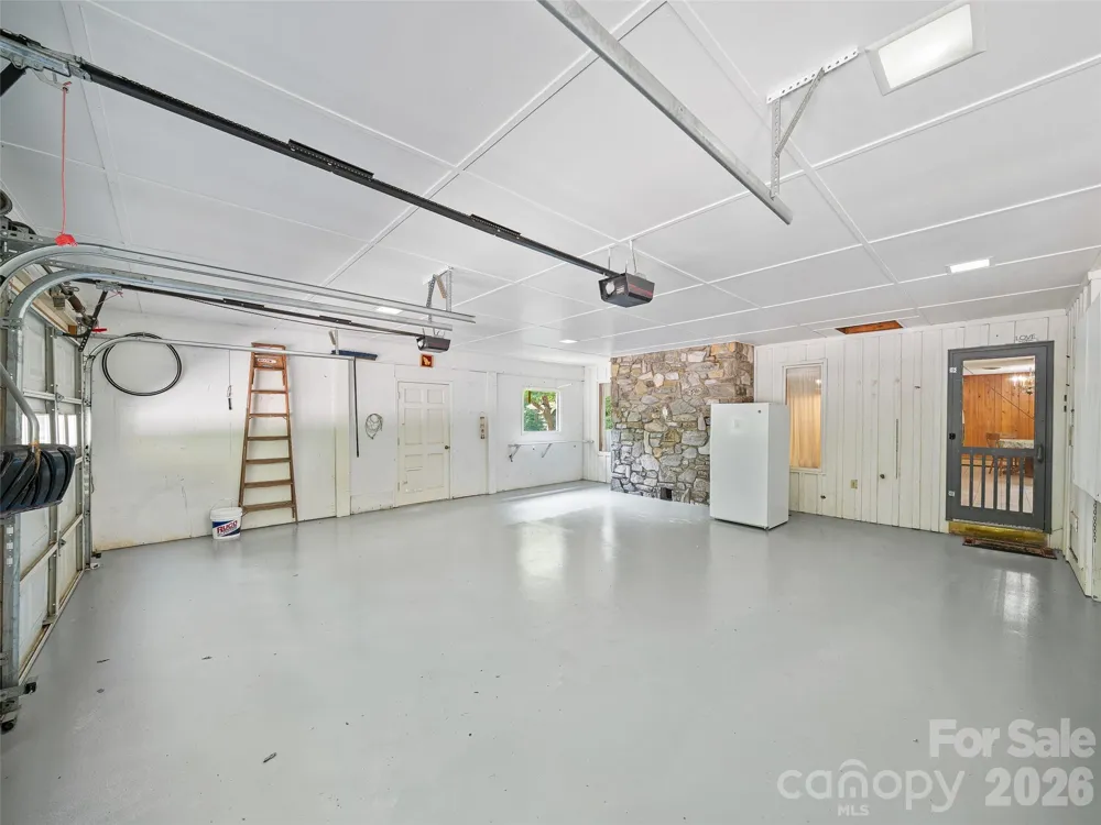 1065 Upper Pig Pen Road Green Mountain, NC 28740
