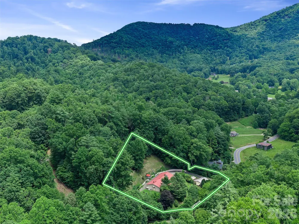 1065 Upper Pig Pen Road Green Mountain, NC 28740
