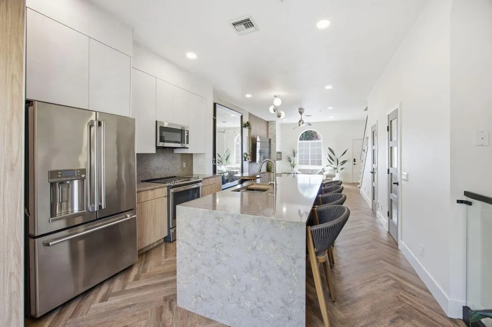 2465 NE 14TH ST Causeway Pompano Beach, FL 33062