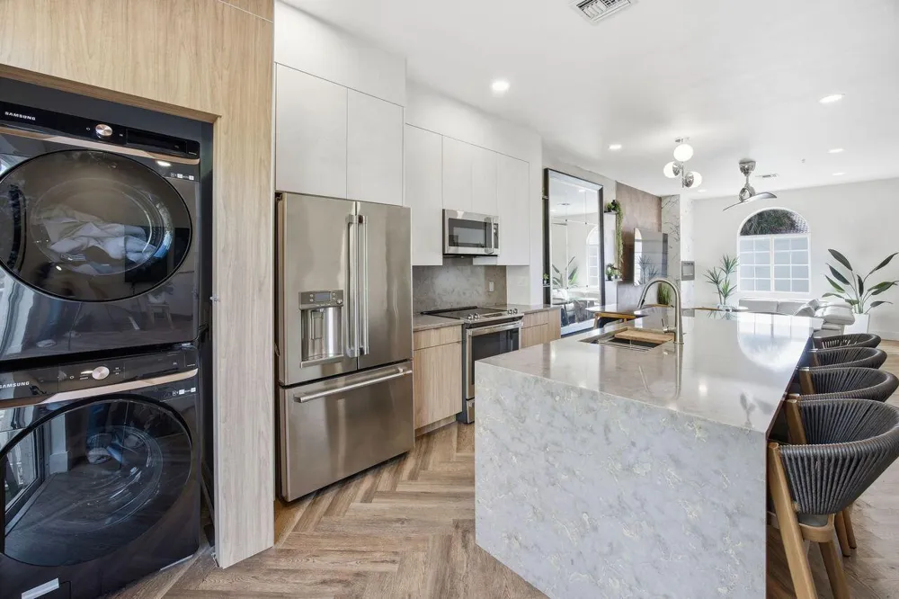 2465 NE 14TH ST Causeway Pompano Beach, FL 33062