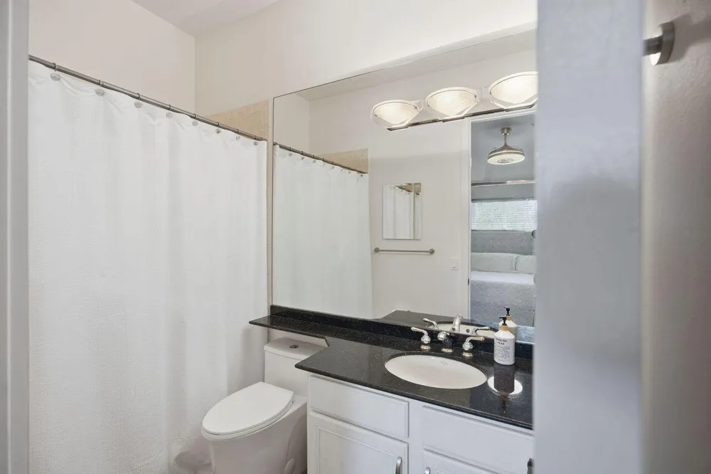 2465 NE 14TH ST Causeway Pompano Beach, FL 33062