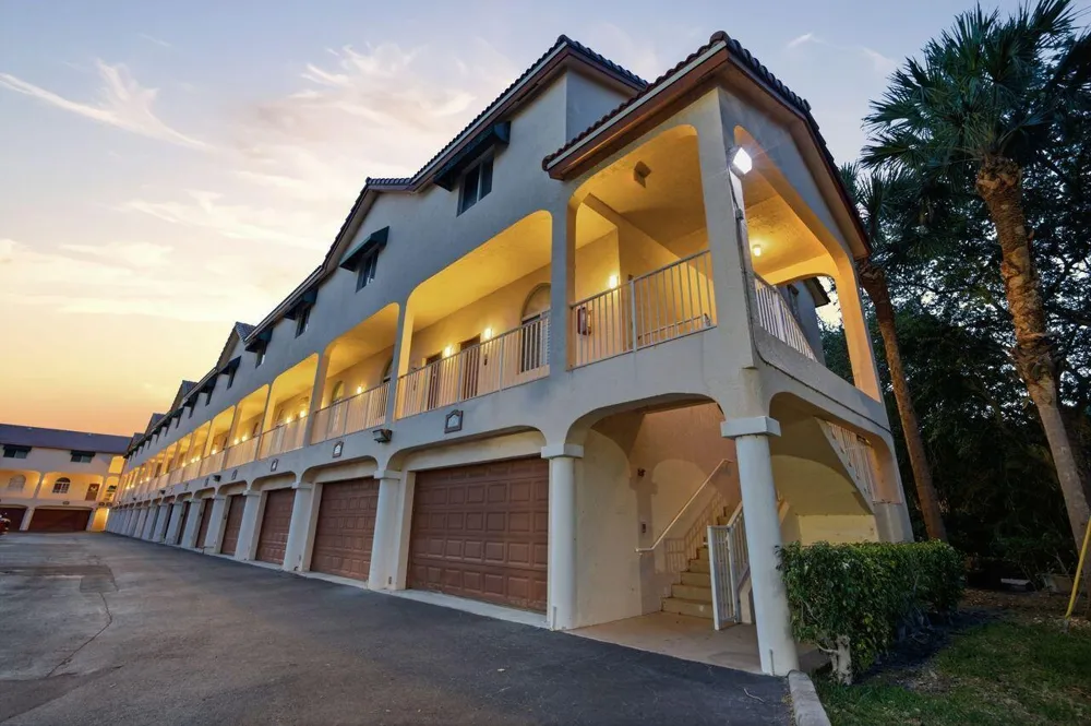 2465 NE 14TH ST Causeway Pompano Beach, FL 33062