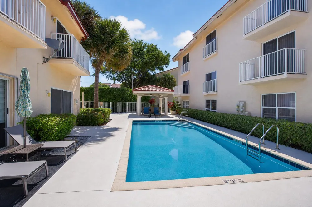 2465 NE 14TH ST Causeway Pompano Beach, FL 33062