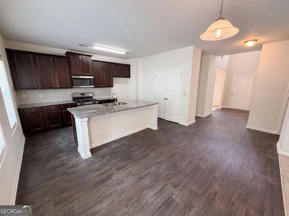 821 Walnut Woods DR Braselton, GA 30517