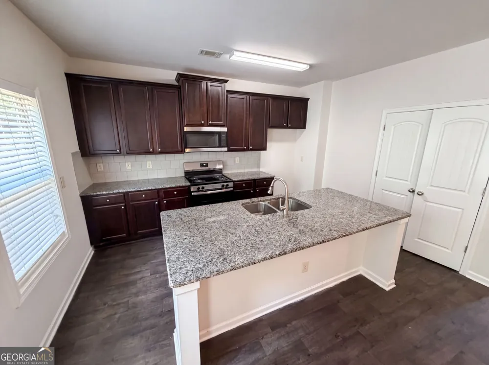 821 Walnut Woods DR Braselton, GA 30517