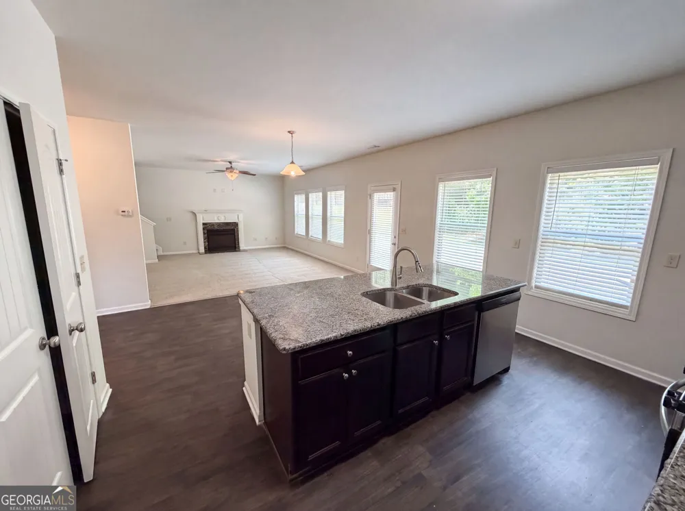 821 Walnut Woods DR Braselton, GA 30517