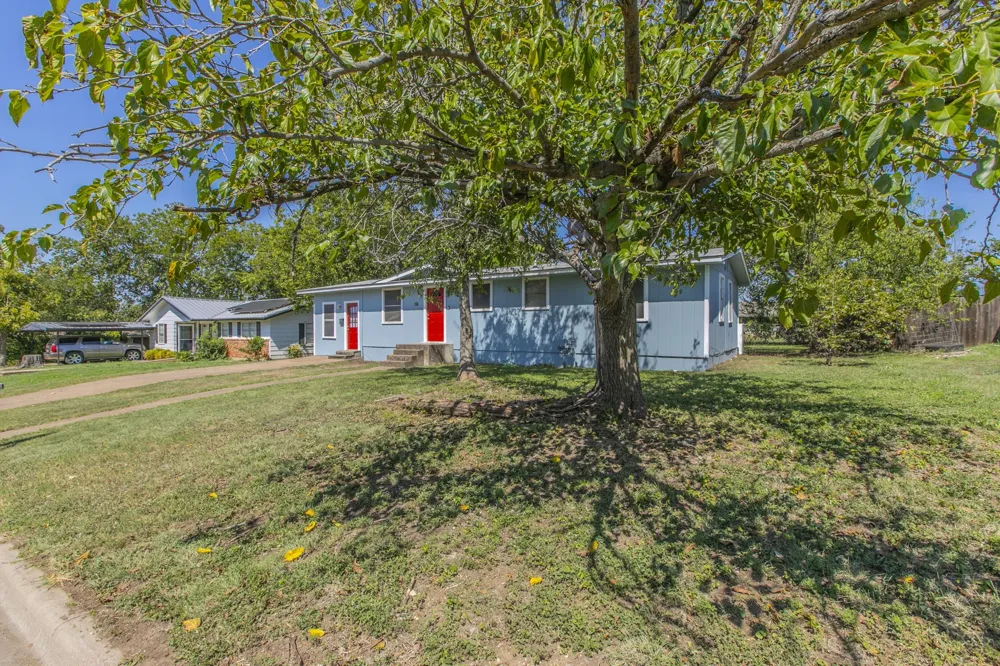 207 Avenue U Clifton, TX 76634