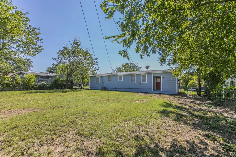 207 Avenue U Clifton, TX 76634