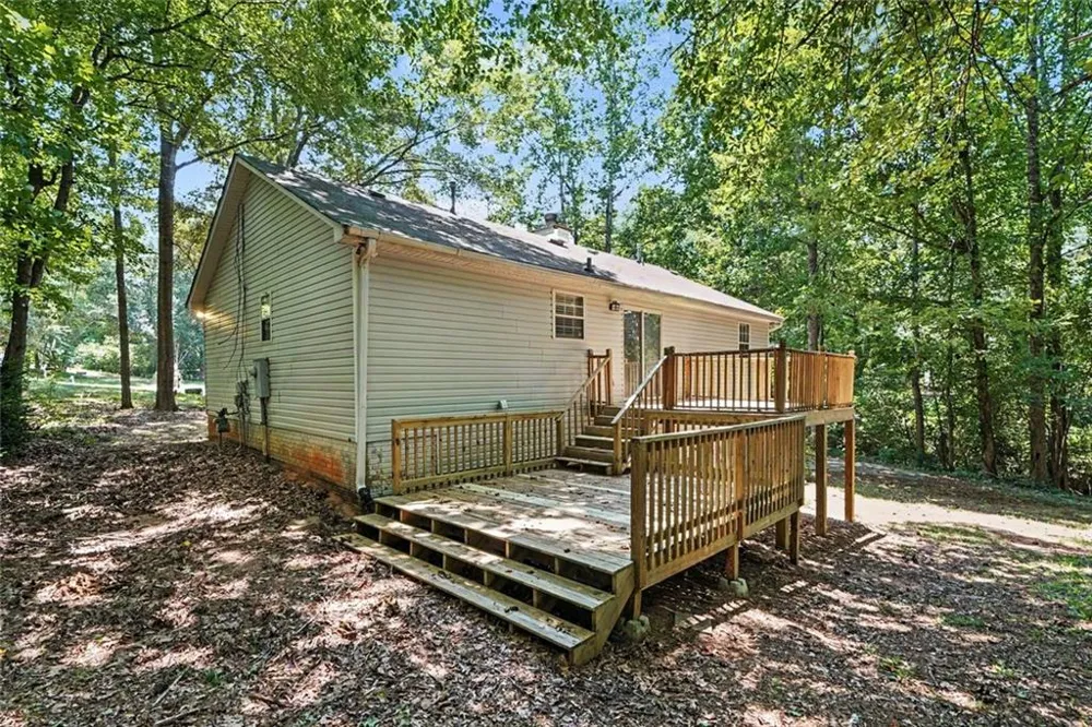 240 Spring Circle Senoia, GA 30276