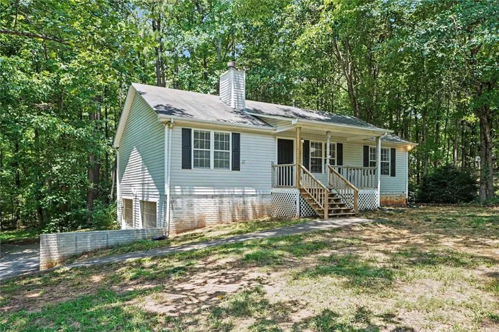 240 Spring Circle Senoia, GA 30276