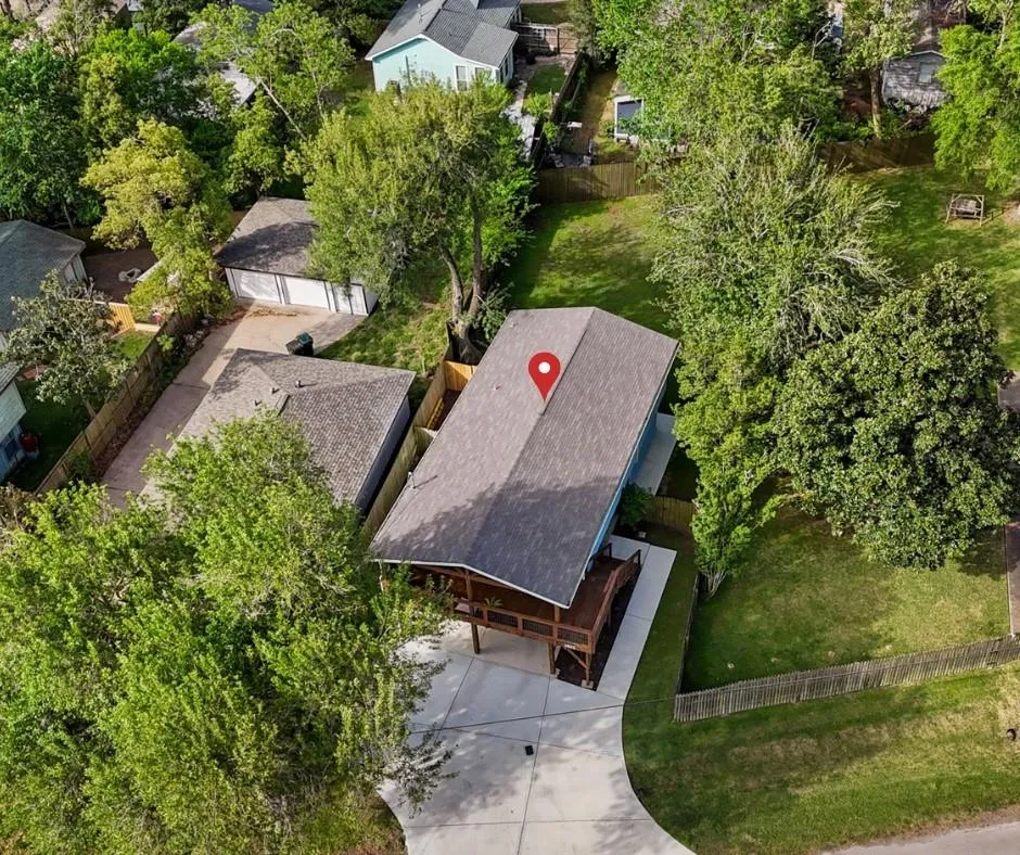 3802 Bayshore Drive Bacliff, TX 77518