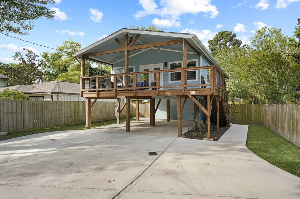 3802 Bayshore Drive Bacliff, TX 77518