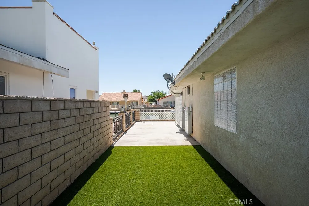 26249 Fleet Lane Helendale, CA 92342