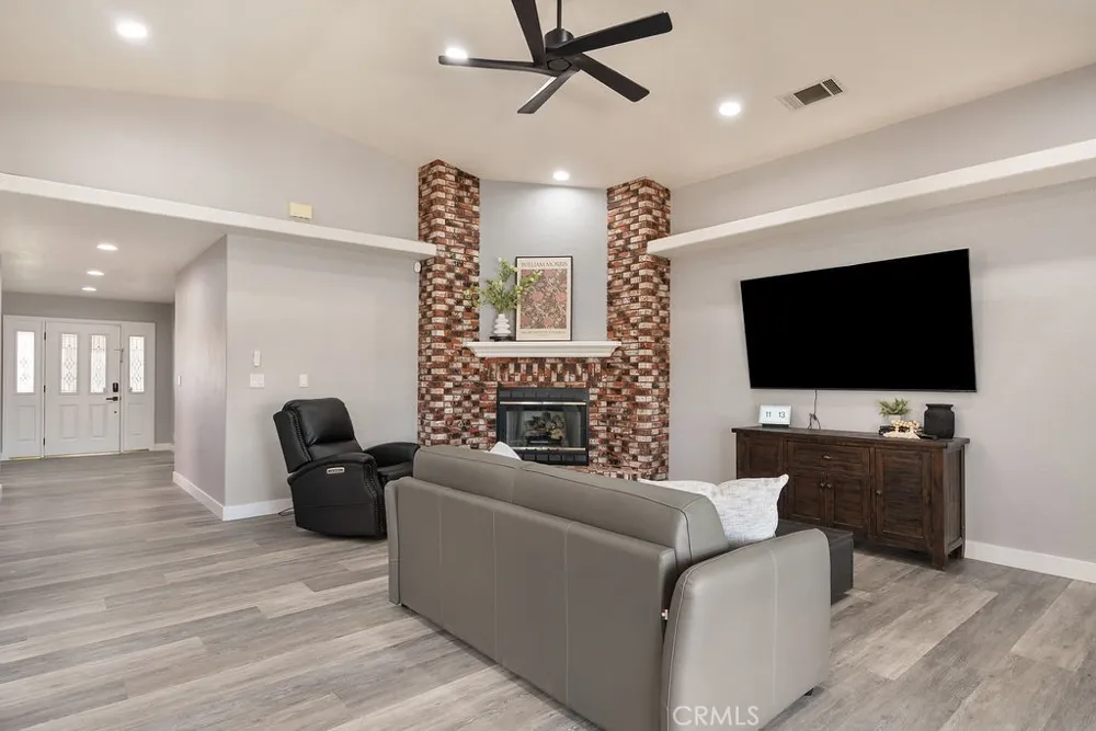 26249 Fleet Lane Helendale, CA 92342