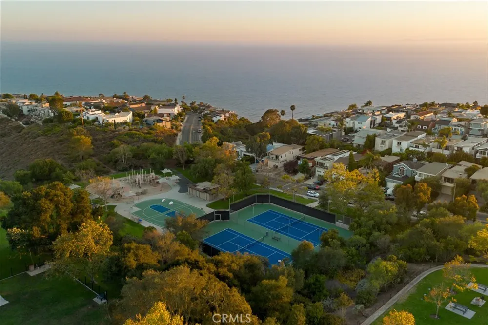 928 Quivera Street Laguna Beach, CA 92651