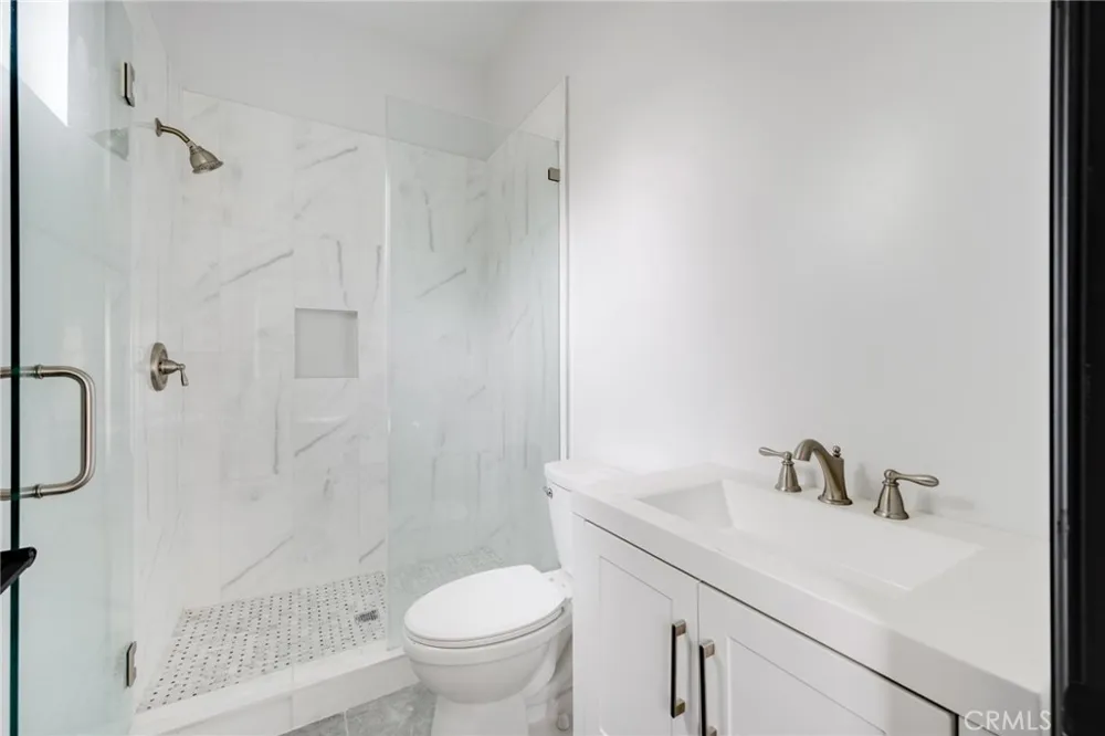 8806 Enfield Avenue Northridge, CA 91325