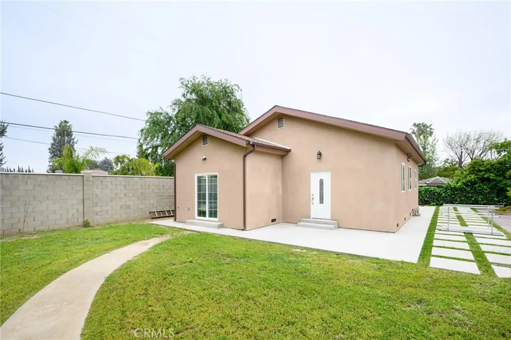 8806 Enfield Avenue Northridge, CA 91325
