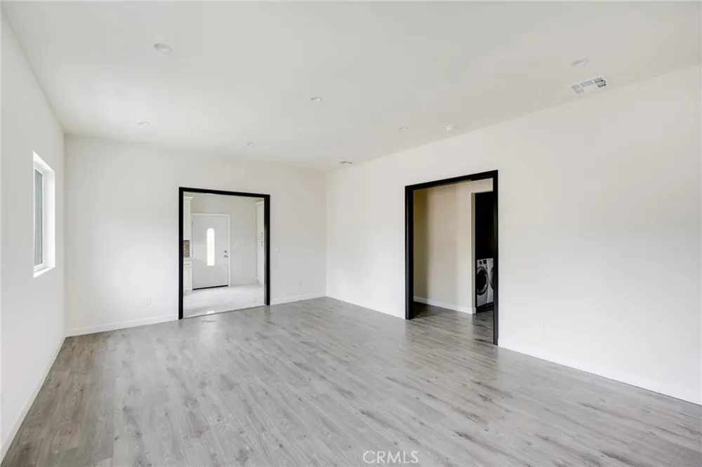 8806 Enfield Avenue Northridge, CA 91325
