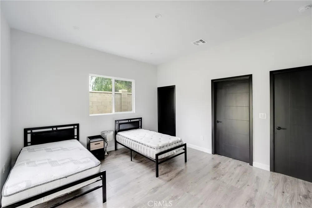8806 Enfield Avenue Northridge, CA 91325