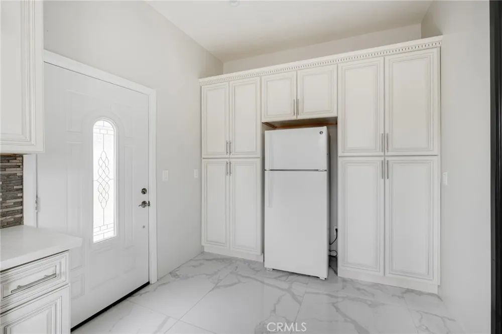 8806 Enfield Avenue Northridge, CA 91325