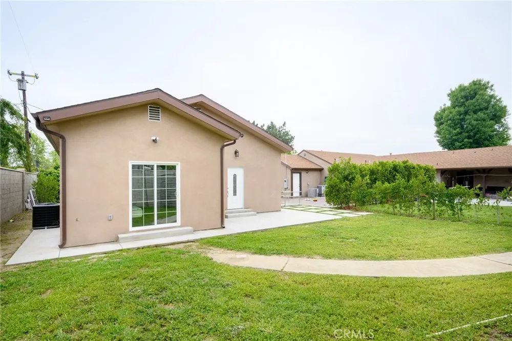 8806 Enfield Avenue Northridge, CA 91325