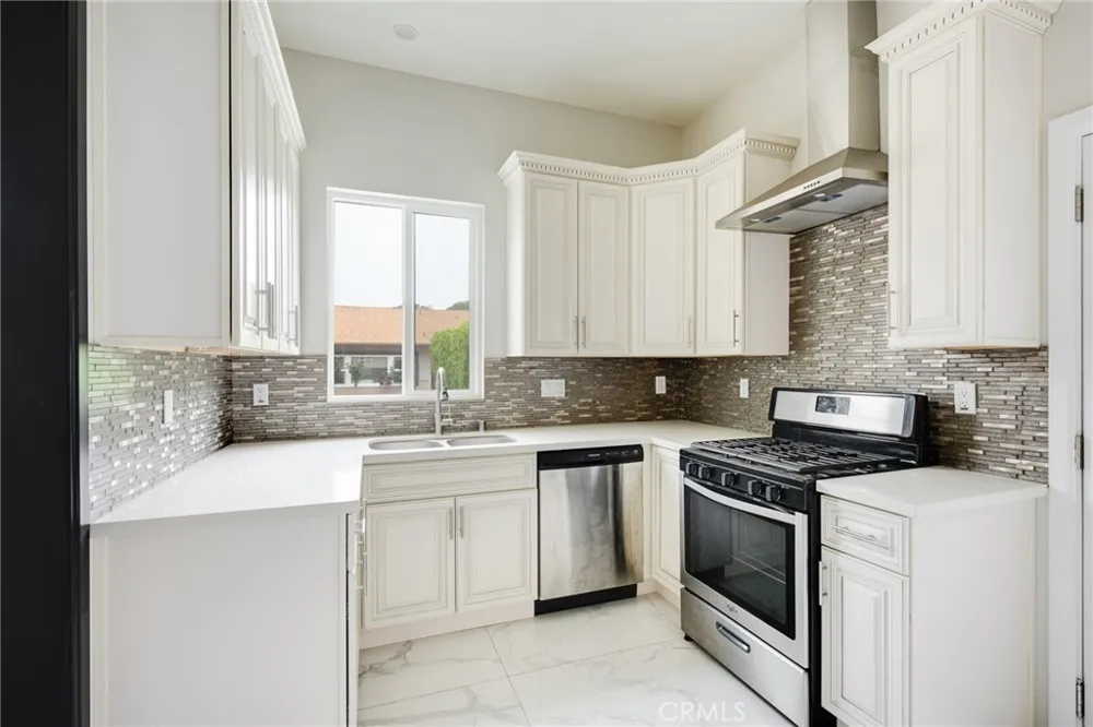 8806 Enfield Avenue Northridge, CA 91325